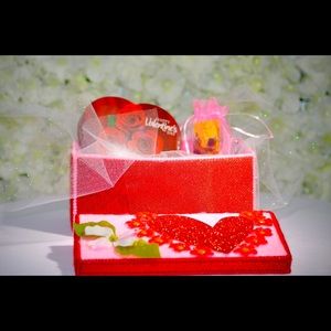 Valentine’s Day Handmade Yarn Canvas Gift Box!!